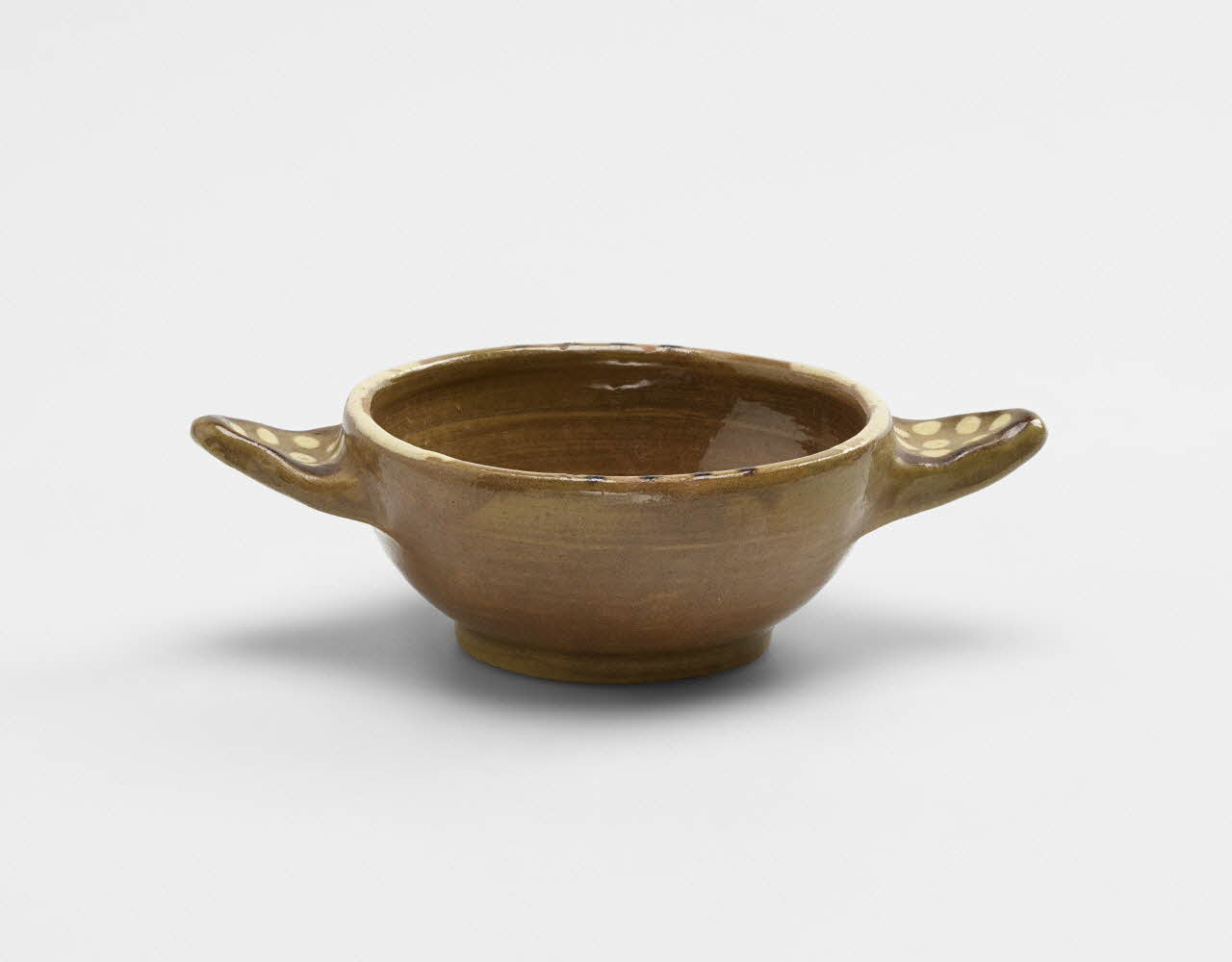 Geneviève de Cissey coupelle Rhône-Alpes, France 1960-1990 2024.17.12.4 Photo Mucem / Marianne Kuhn