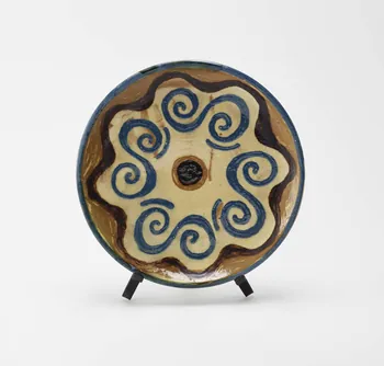 Aguilberte Dalban assiette plate Rhône-Alpes, France 1990 2024.17.15.2 Photo Mucem / Marianne Kuhn