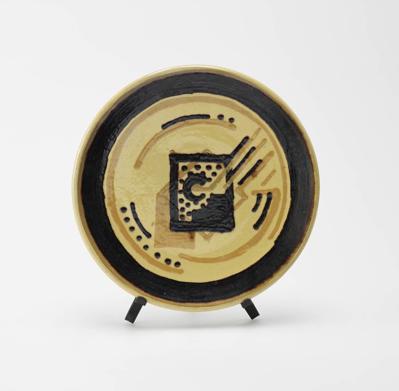 Geneviève de Cissey assiette Rhône-Alpes, France 1960-1990 2024.17.2 Photo Mucem / Marianne Kuhn