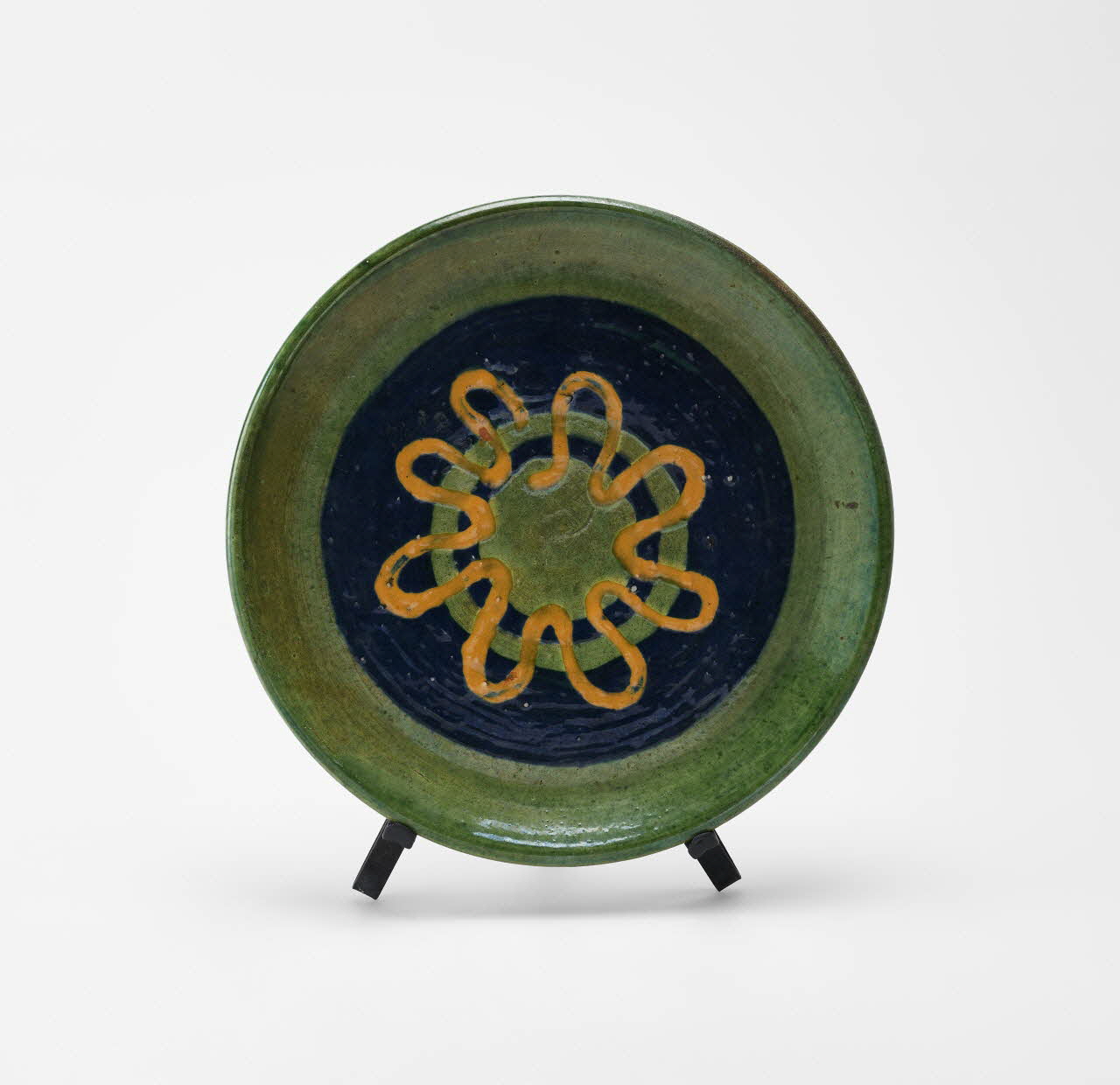 Geneviève de Cissey assiette Rhône-Alpes, France 1960-1990 2024.17.5 Photo Mucem / Marianne Kuhn