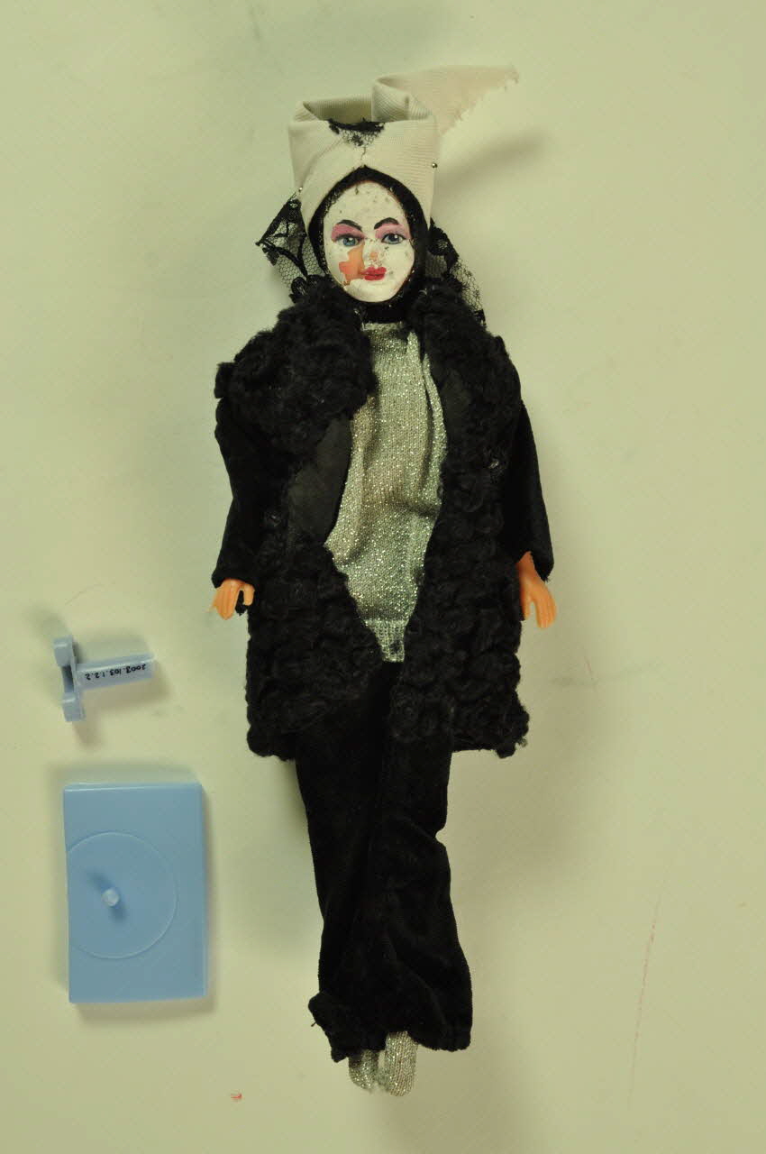 Soeurs de la Perpétuelle Indulgence - San Francisco poupée Soeur Anathème. Couvent d'Ouil France 1997 2003.103.1.1-2 Photo Mucem