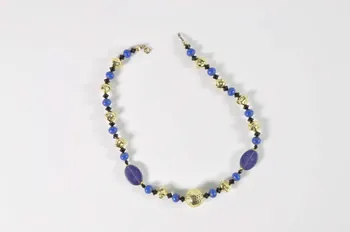 Soeurs de la Perpétuelle Indulgence - San Francisco collier Collier fantaisie faisant partie d'une tenue de soeur de la perpétuelle indulgence France 1993 2003.103.15 Photo Mucem