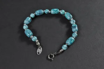 Soeurs de la Perpétuelle Indulgence - San Francisco bracelet Bracelet fantaisie faisant partie d'une tenue de soeur de la perpétuelle indulgence France 1993 2003.103.17 Photo Mucem