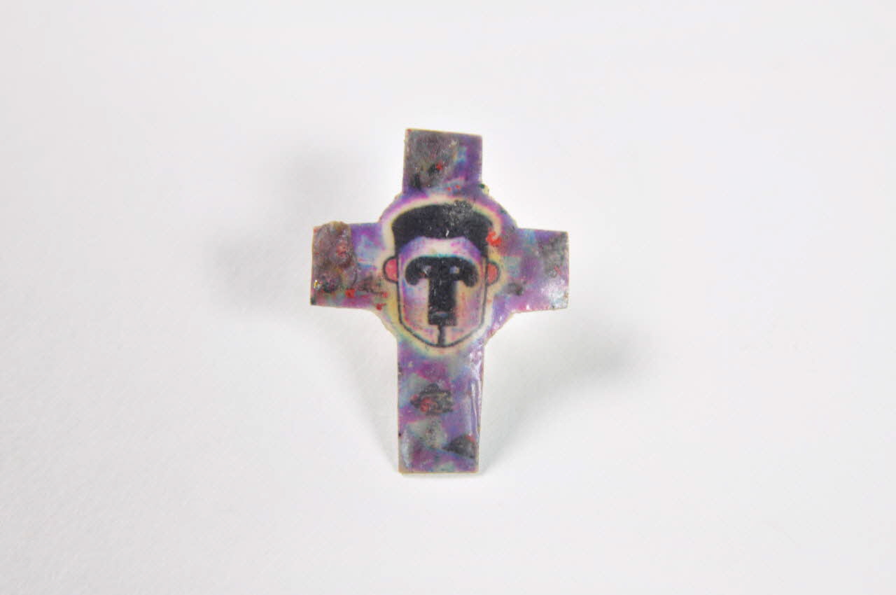 Soeurs de la Perpétuelle Indulgence - San Francisco pin's Pin's croix violette France 1993 2003.103.7 Photo Mucem