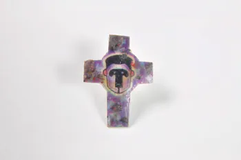 Soeurs de la Perpétuelle Indulgence - San Francisco pin's Pin's croix violette France 1993 2003.103.7 Photo Mucem