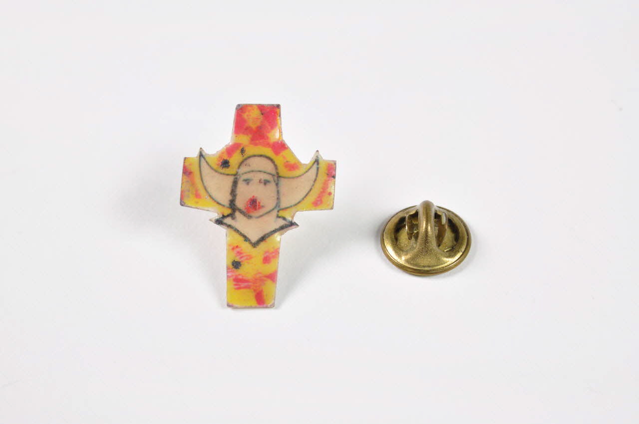 Soeurs de la Perpétuelle Indulgence - San Francisco pin's pin's croix orange France 1993 2003.103.9.1-2 Photo Mucem