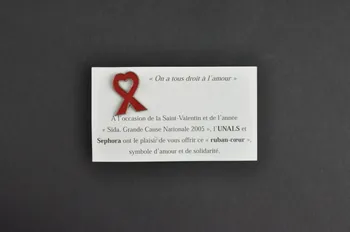 Unals Et Séphora pin's "On a tous droit à l'amour" France 2005/2 2005.11.1.1-3 Photo Mucem