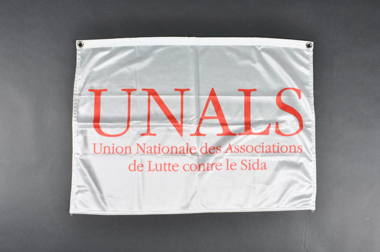 Unals banderole "UNALS. Union Nationale des Associations de Lutte contre le Sida" France 2003 2005.11.3 Photo Mucem