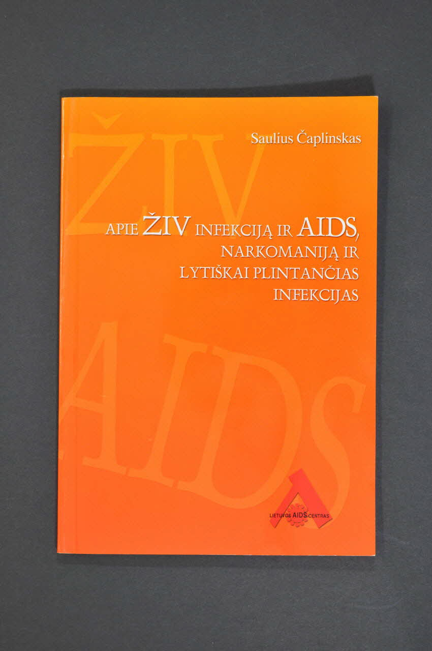 Lietuvos Aids Center livre "Apie ZIV infekcija ir AIDS, narkomanija ir lytiskai plintancias infekcijas" (Sur l'infection par le VIH et le sida, l'usage de drogue et les infections sexuellement transmissibles) Lituanie 2004 2005.113.10 Photo Mucem