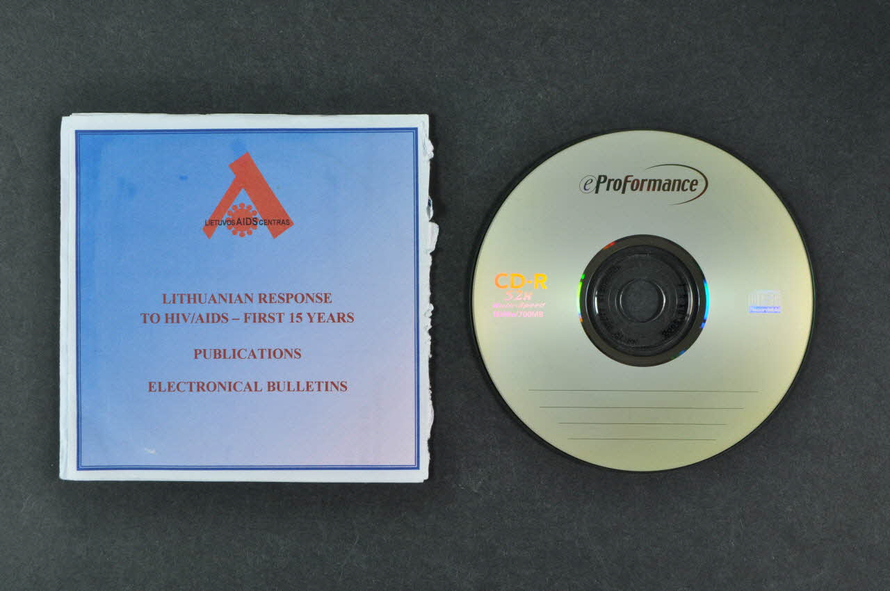 Lietuvos Aids Center CD-ROM "Lithuanian response to HIV/AIDS - First 15 years. Publications. Electronic Bulletin" (Réponse lituanienne au VIH/sida. Les premiers 15 ans. Publications. Bulletin électronique) Lituanie 2004 2005.113.4.1-2 Photo Mucem