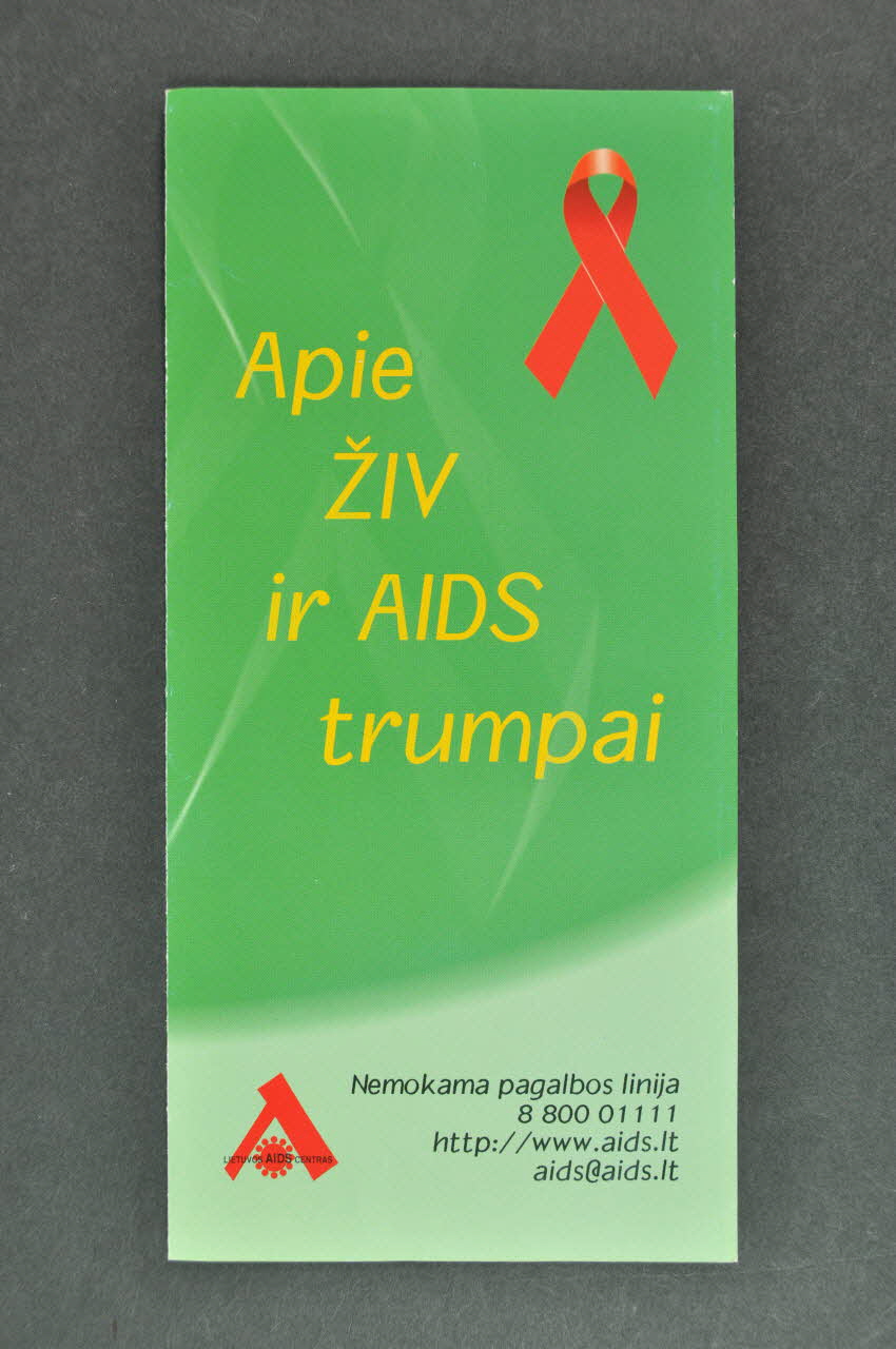 Lietuvos Aids Center Dépliant "Apie Ziv ir AIDS trumpai" (Brefs commentaires sur le VIH et le sida) Lituanie 2004 2005.113.5  Photo Mucem