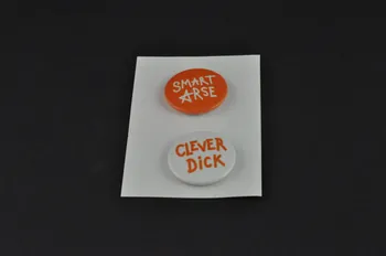pin's "Smart Ase" et "Clever Dick" (Cul élégant / Sexe intelligent) 2003.105.2 Photo Mucem