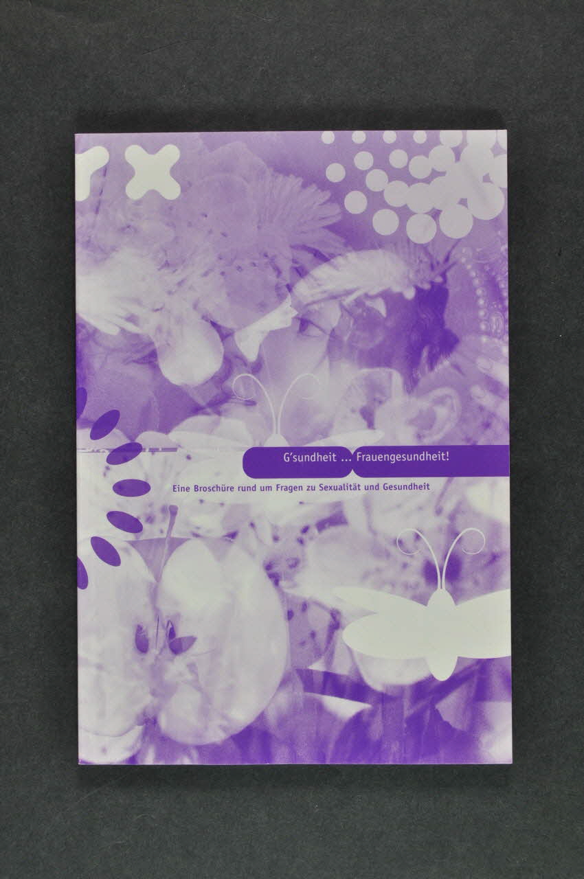 Aide Suisse Contre Le Sida, Office Fédéral De La BROCHURE "G'sundheit... Frauengesundheit !. Eine Broschüre rund um Fragen zu Sexualität und Gesundheit"  (La santé au féminin. Ou comment faire rimer sexualité et santé) Lorraine, France 2002 2004.119.180 Photo Mucem