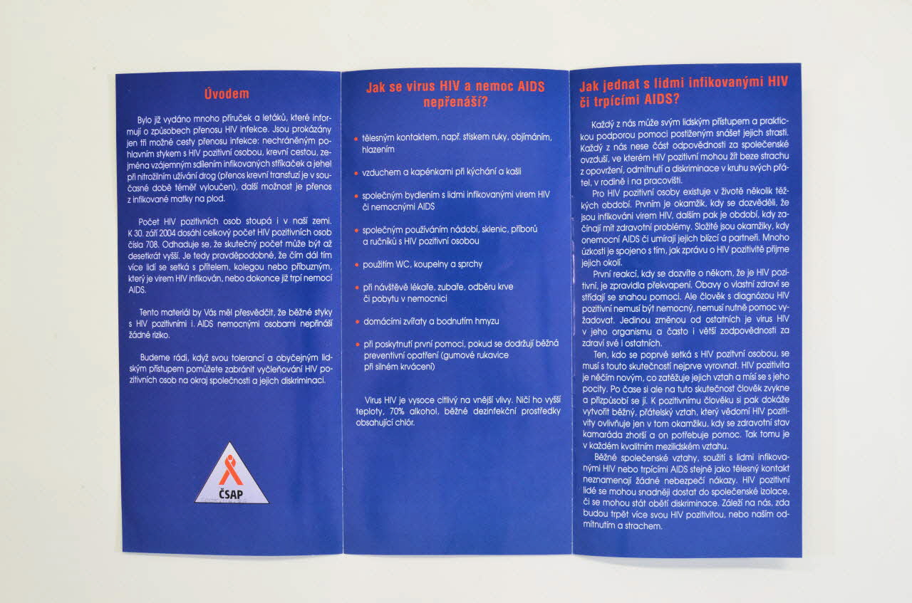 Narodni Program Boje Proti Aids / SZU Dépliant "Nebojte se hiv pozitivnich osob"  (traduire) République Tchèque 2004 2005.114.26  Photo Mucem