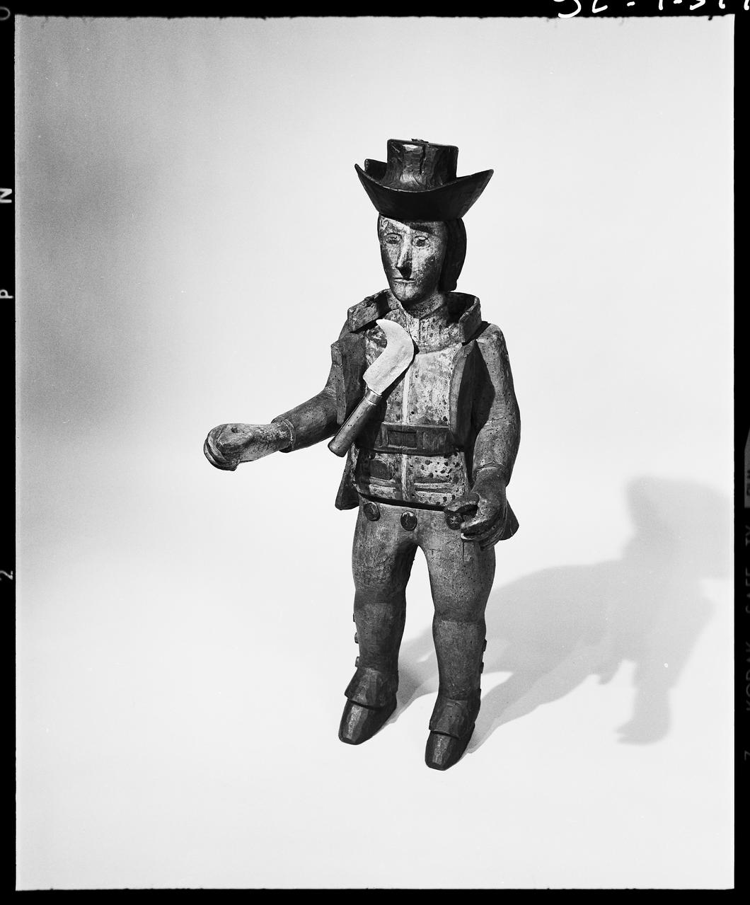 photographie MuCEM (Paris). Galerie culturelle. Statue. Bois polychrome. Vigneron Ph.1992.1.377  Photo