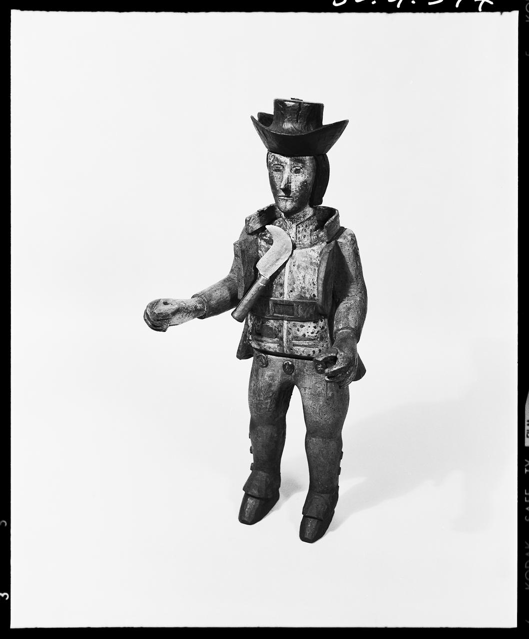photographie MuCEM (Paris). Galerie culturelle. Statue. Bois polychrome. Vigneron Ph.1992.1.377  Photo