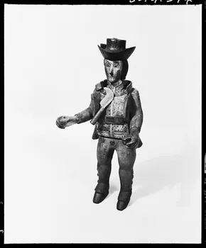 photographie MuCEM (Paris). Galerie culturelle. Statue. Bois polychrome. Vigneron Ph.1992.1.377  Photo