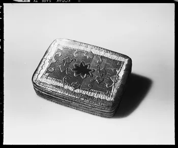 photographie Boîte en paille à décor géométrique Ph.1992.1.414  Photo