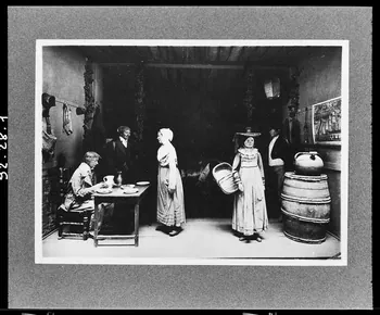 photographie Muséographie du Musée d'ethnographie du Trocadéro: scène bourguignonne Ph.1992.28.1  Photo