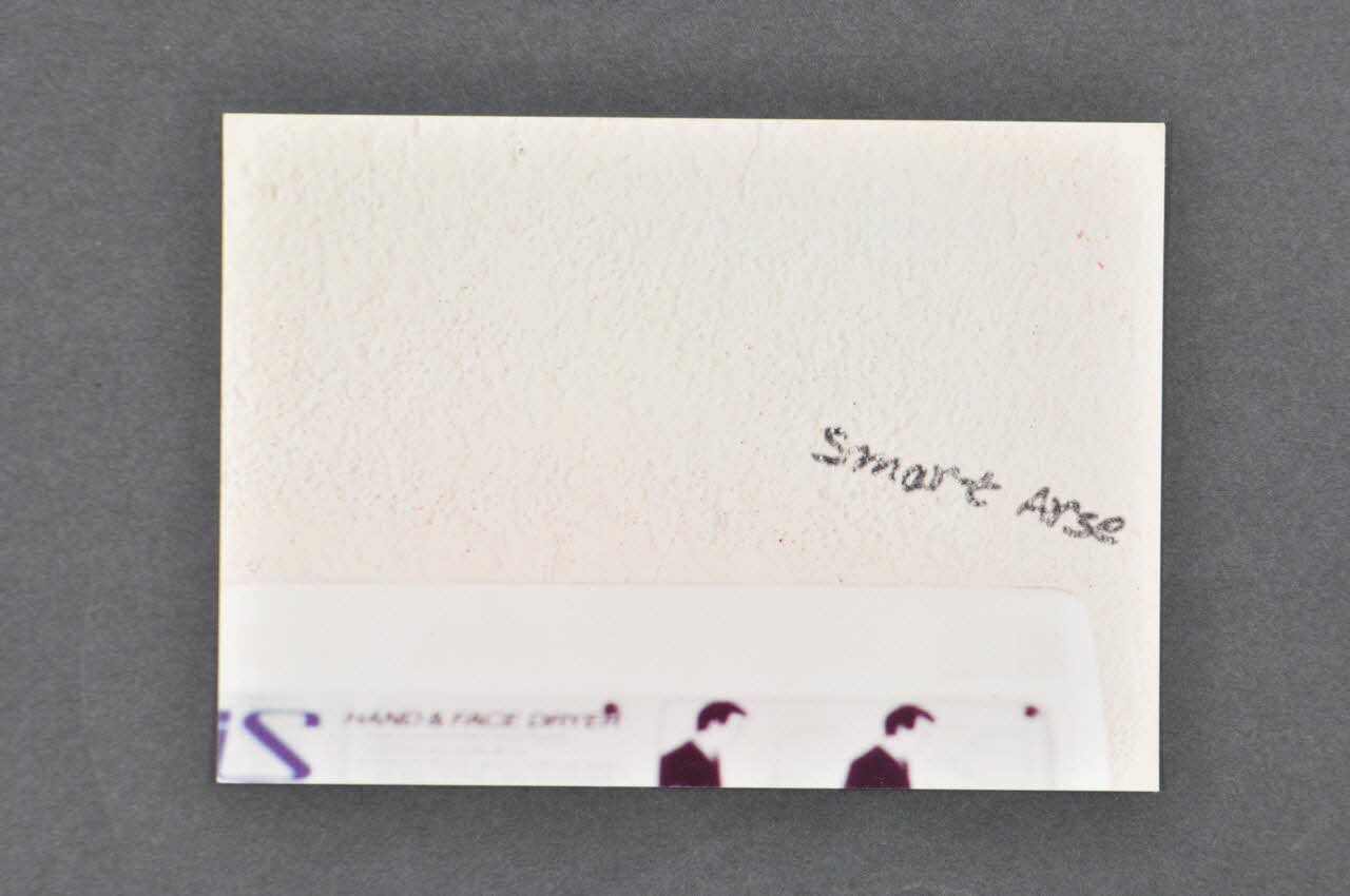 Terrence Higgins Trust & Chaps carte postale "Smart Arse 2" (Cul chic ) Grande Bretagne 2002 2003.105.4 Photo Mucem