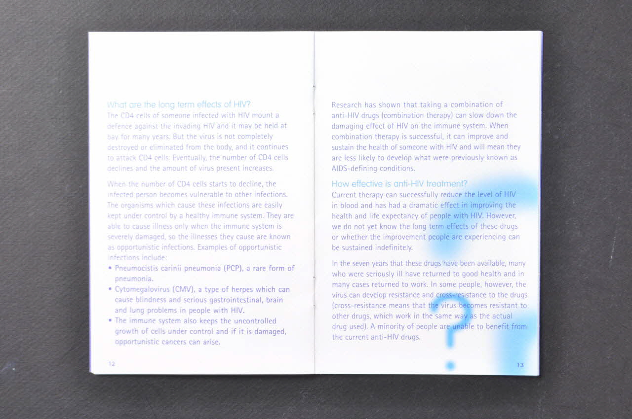 Terrence Higgins Trust BROCHURE "HIV & AIDS. Understanding HIV infection and AIDS" (VIH et Sida. Comprendre l'infection par le VIH et le sida) Grande Bretagne 2003 2003.105.46 Photo Mucem