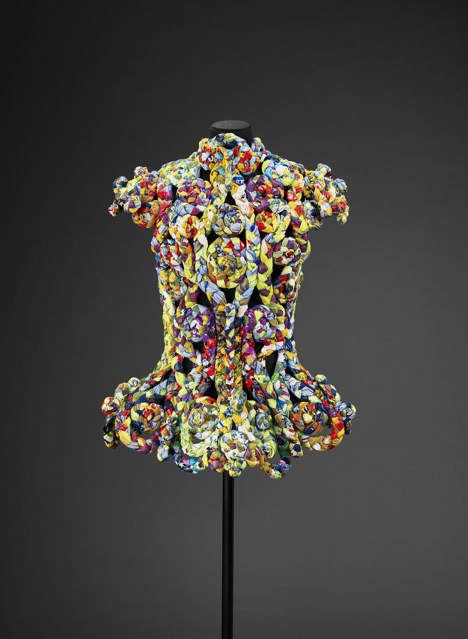 Franck Sorbier bustier Mademoiselle de la Déchetterie Ile-de-France, France 2017 2024.28.10 Photo Mucem / Marianne Kuhn