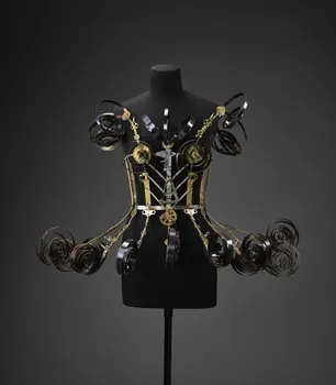 Franck Sorbier bustier Mademoiselle de La Pendule Ile-de-France, France 2017 2024.28.9 Photo Mucem / Marianne Kuhn