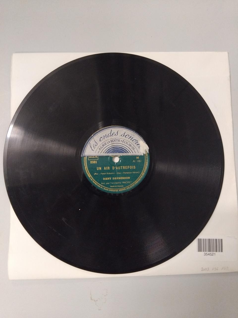 disque 45 tours Feuilles mortes 2003.196.159 Photo Mucem