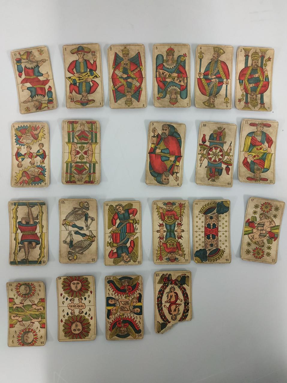 jeu de cartes tarot classique à enseigne latine du type du Nord de l'Italie 1970.141.97.1-70 Photo Mucem