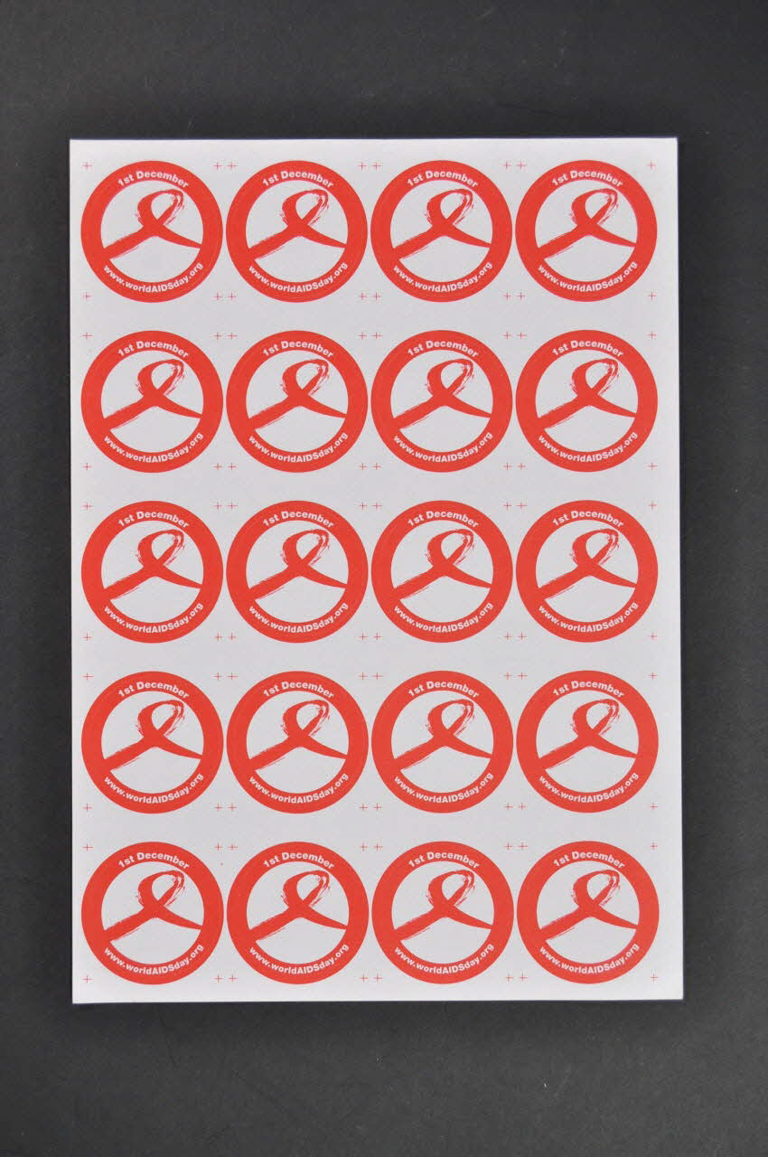 Planche d'autocollants "1st December www. worldAIDS day.org" 2003.106.33 Photo Mucem
