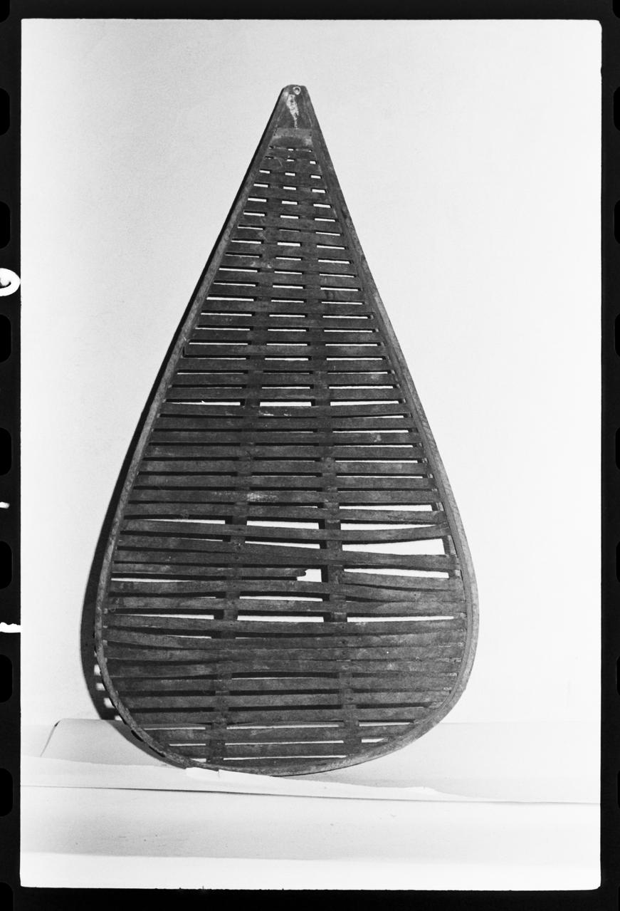 photographie MNATP. Antenne corse. Conservation des aliments : séchoir à pruneaux Ph.1981.1.2041 Photo