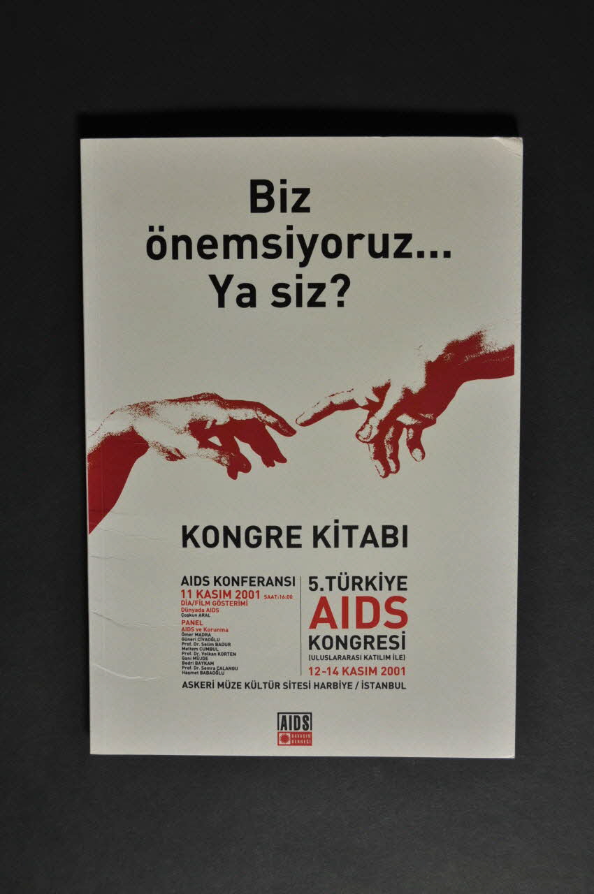 Aids  Savasim Dernegi (Aids Prevention  Society) BROCHURE "Biz önemsiyoruz... Ya siz ? / Kongre Kitabi" ("  (Ca me concerne... Et toi ? Programme de congrès ) (Vérifier). Turquie 2001 2005.116.15 Photo Mucem