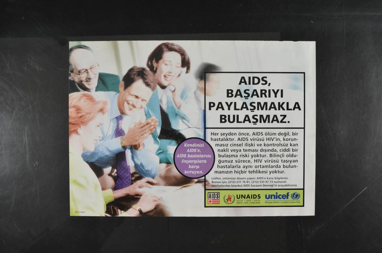 affiche "AIDS, Basariyi Paylasmakla Bulasmaz" (traduction) 2005.116.2 Photo Mucem