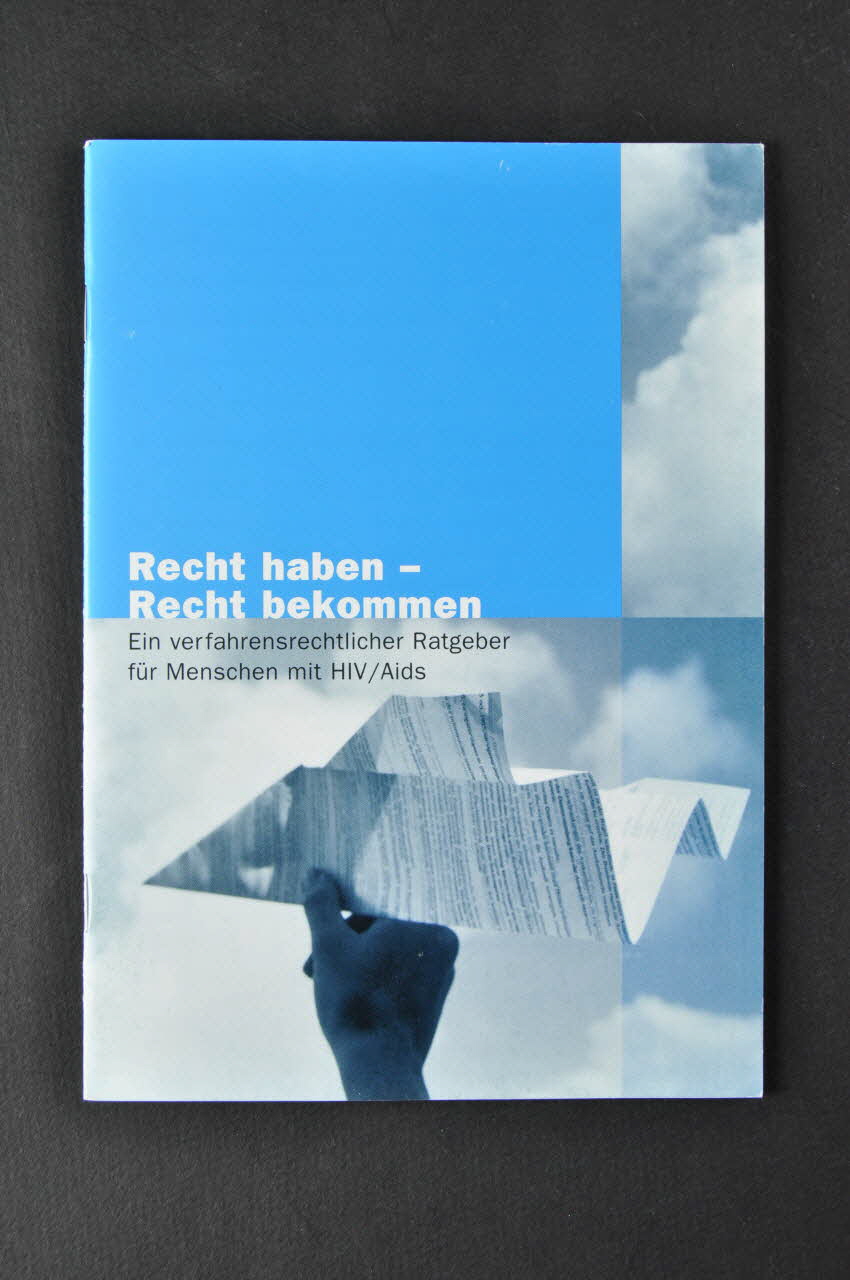 BROCHURE "Recht haben- Recht bekommen. Ein verfehrensrechtlicher Ratgeber für Menschen mit HIV/Aids" (Etre dans son droit - faire valoir son droit. Un guide du droit de procédure pour les personnes avec le VIH / sida) 2004.119.52 Photo Mucem