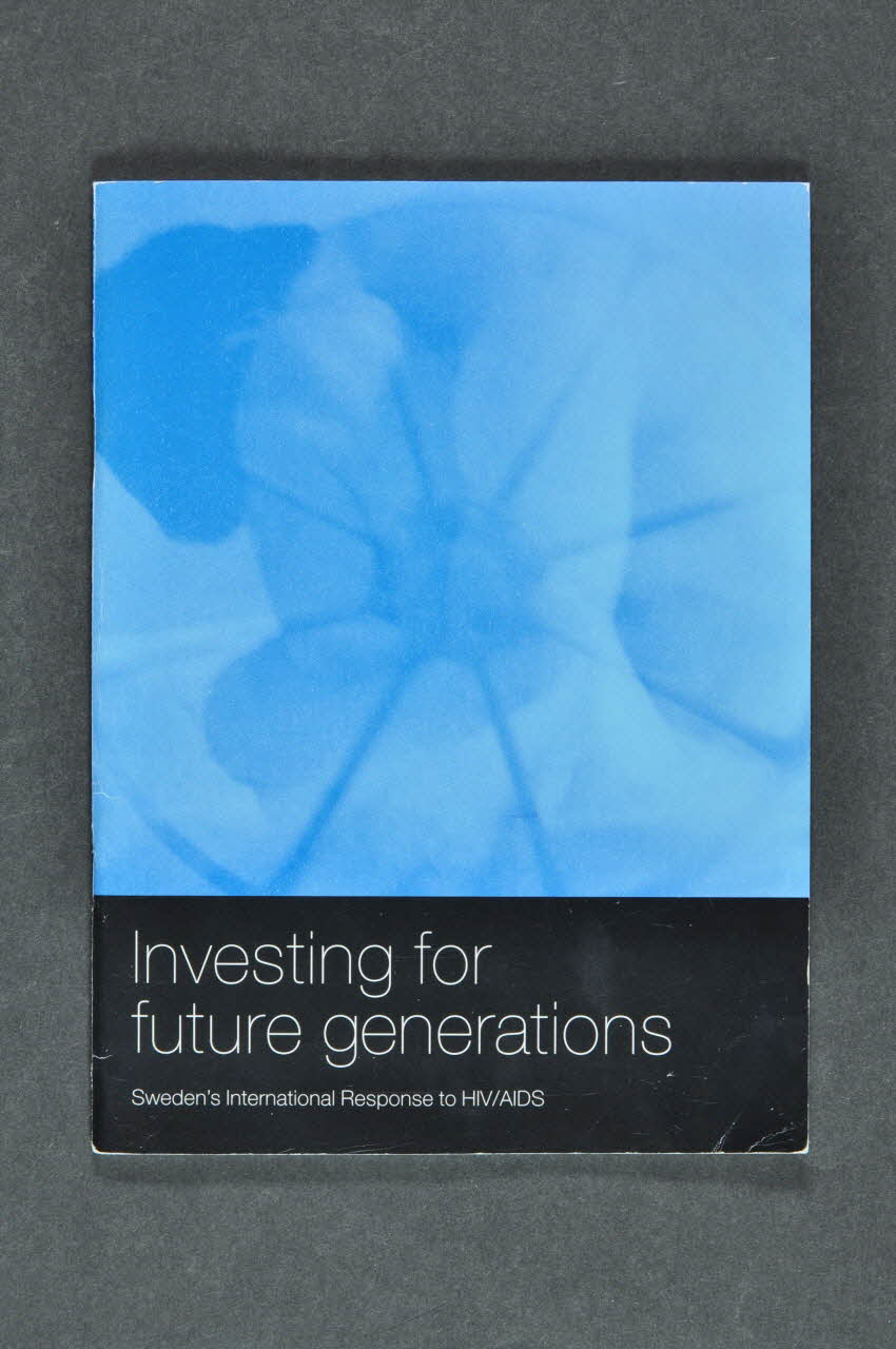 BROCHURE "Investing for future generations" (Investir popur les générations futures) 2003.107.21 Photo Mucem