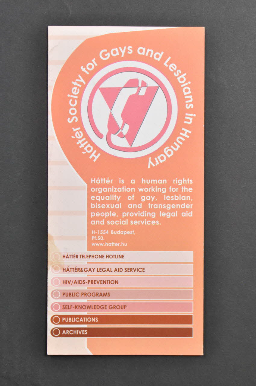 Hatter. Society For Gays And Lesbians In Hungary Dépliant Dépliant "Hatter. Society for Gays and Lesbians in Hungary" (Hatter. Société pour les gays et les lesbiennes en Hongrie) Hongrie 2001 2003.107.27 Photo Mucem