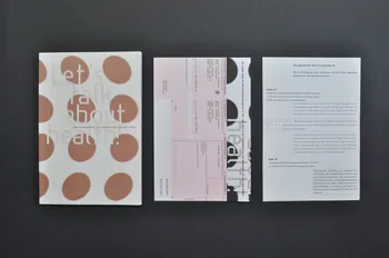 Aide Suisse Contre Le Sida (Ass) BROCHURE "Let's talk about health !. Gesundheitshandbuch für lesbische und bisexuelle Frauen"  (La santé ? Parlons-en !. Manuel de santé pour les femmes lesbiennes et bisexuelles) Lorraine, France 1999/3 2004.119.62.1-3 Photo Mucem