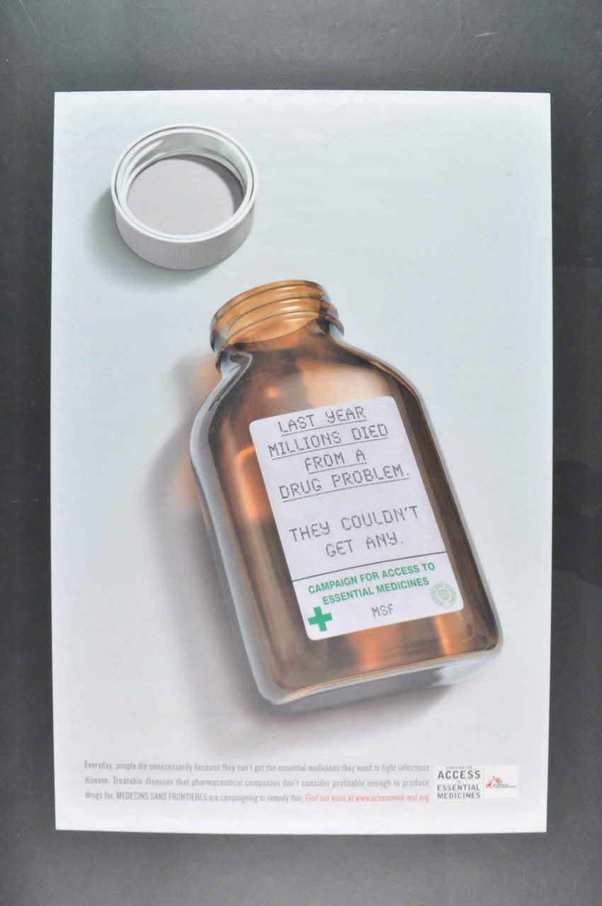 Msf affiche "Last year millions died from a drug problem. They couldn't get any" (L'année dernière des millions de personnes sont mortes d'un problème de médicament. Elles n'ont pu en avoir aucun) France 2004 2005.117.15 Photo Mucem