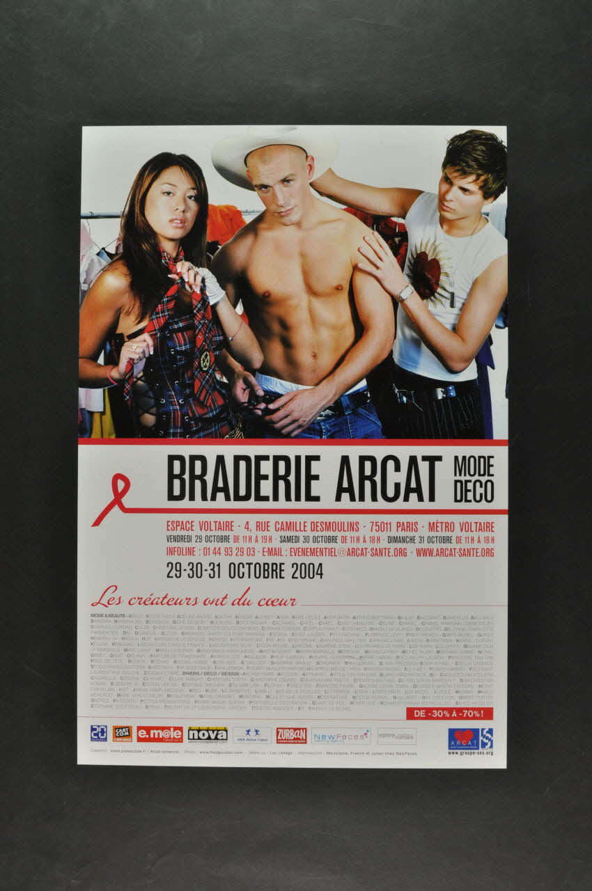 Association pour la Recherche, la Communication et les Actions pour l'Accès aux Traitements (ARCAT) affiche Affiche "Braderie ARCAT Mode déco. Les créateurs ont du coeur" France 2004 2005.117.24 Photo Mucem