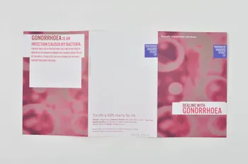 BROCHURE " Sexually transmitted infections : Dealing with Gonorrheoa"   (Infections sexuellement transmissibles : gonorrhée) 2003.107.39 Photo Mucem