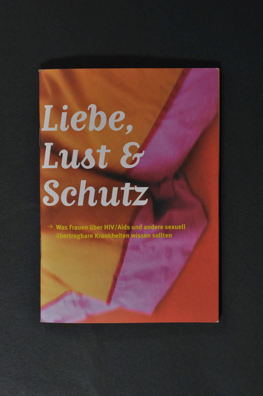 Aide Suisse Contre Le Sida (Ass) BROCHURE "Liebe, Lust & Schutz. Was Frauen ûber HIV/Aids und andere sexuell übertragbare Krankheiten wissen sollten" (Amour, plaisir et protection. Ce que les femmes doivent savoir sur le VIH/sida et sur les maladies sexuellement transmissibles). Lorraine, France 2004 2004.119.8 Photo Mucem