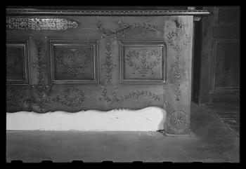 Maurice Coz ; René Coz ; Franck Eliès photographie Chez Mademoiselle Le Bail, cultivatrice. Banc-coffre Bretagne, France 1942/1/15 Ph.1942.11.20  Photo