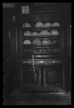 Maurice Coz ; René Coz ; Franck Eliès photographie Maison Lecorre. Vaisselier Bretagne, France 1942/1/19 Ph.1942.11.25  Photo