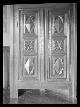 Maurice Coz ; René Coz ; Franck Eliès photographie Maison Le Miliner. Armoire Bretagne, France 1941/12/18 Ph.1942.11.7  Photo