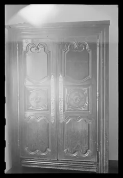 Maurice Coz ; René Coz ; Franck Eliès photographie Maison Le Miliner. Armoire Bretagne, France 1941/12/18 Ph.1942.11.8  Photo