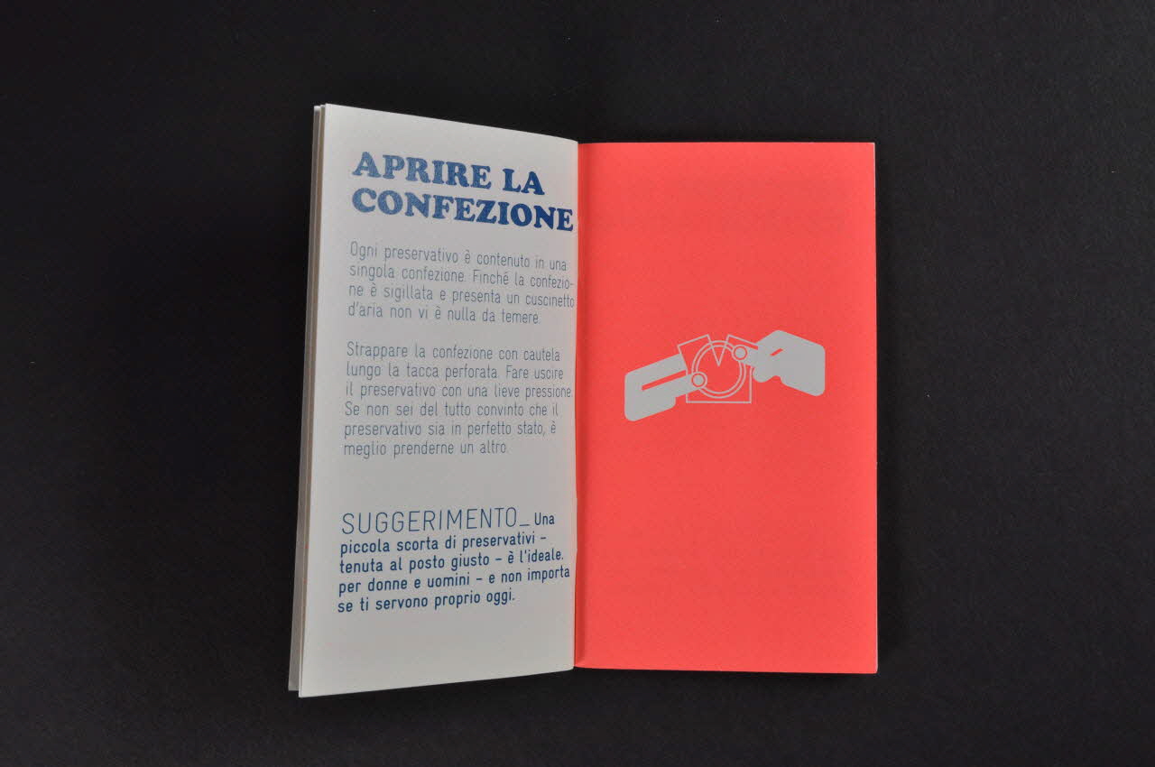 Aide Suisse Contre Le Sida (Ass) BROCHURE "Safer sex... sicuro !" ("Safer sex... c'est sûr !") Lorraine, France 2003 2004.119.94 Photo Mucem