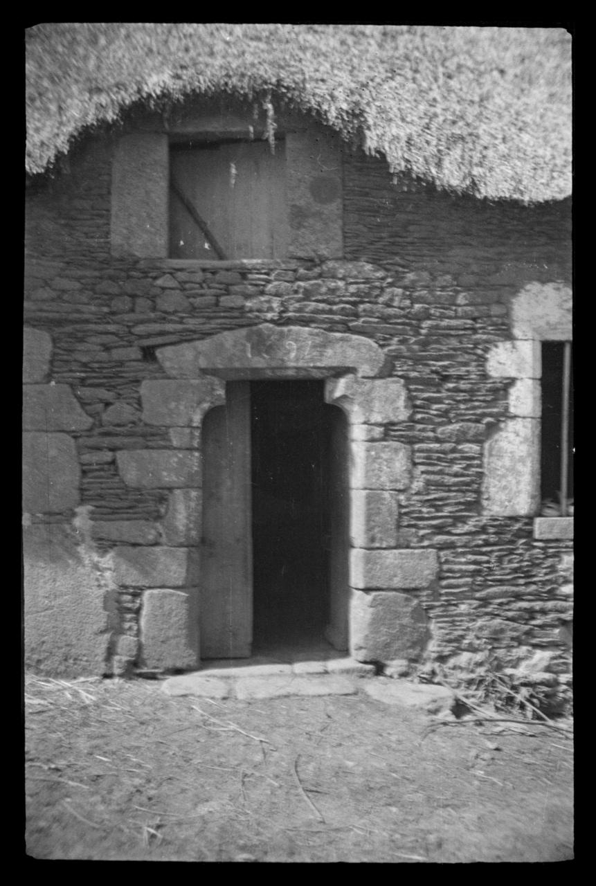 Montfort photographie Porte Bretagne, France 1943/5/13 Ph.1943.169.55  Photo
