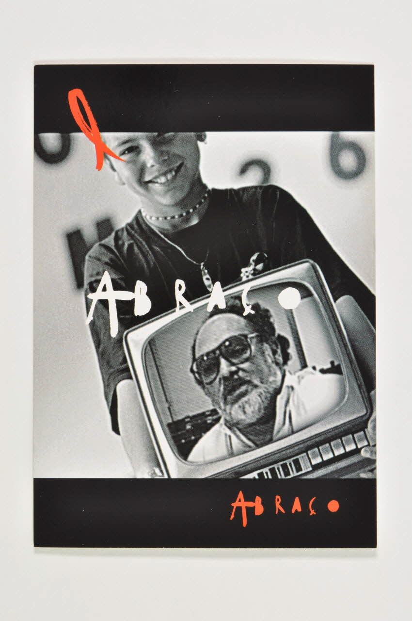 Abraço carte postale enfant et poste télé Portugal 1998/9 2003.109.104 Photo Mucem