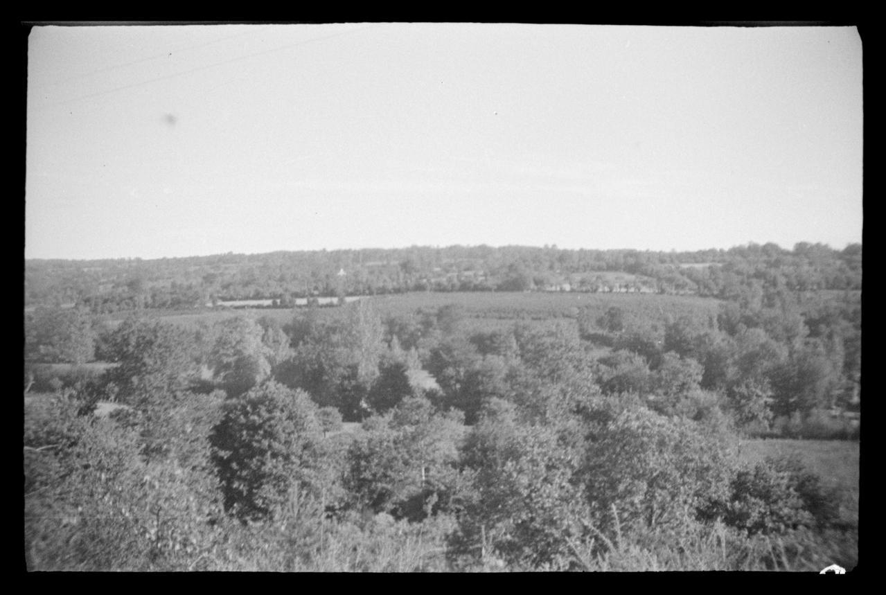 Montfort photographie Paysages, vers Kerbéron, de la route de Baud à Pont-Auguin Bretagne, France 1943/9/1 Ph.1943.323.57 Photo