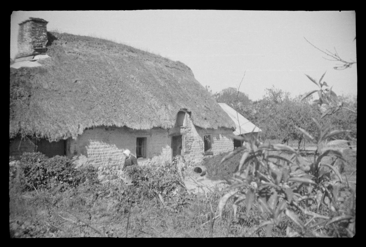 Montfort photographie Façade Bretagne, France 1943/5/18 Ph.1943.169.67 Photo